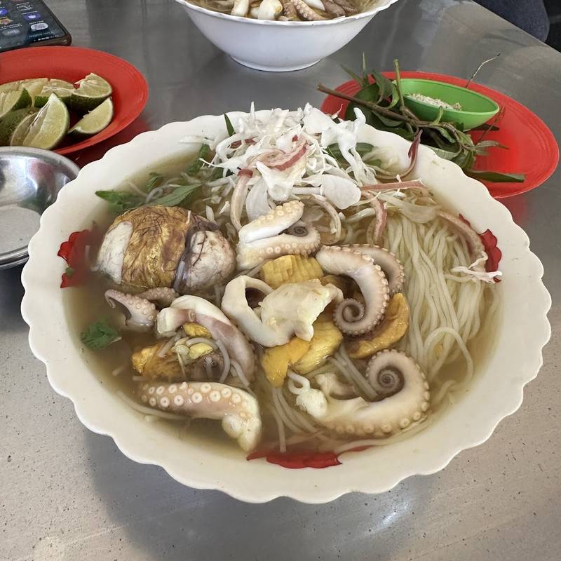 Tô bún cá bạch tuộc thêm trứng vịt lộn